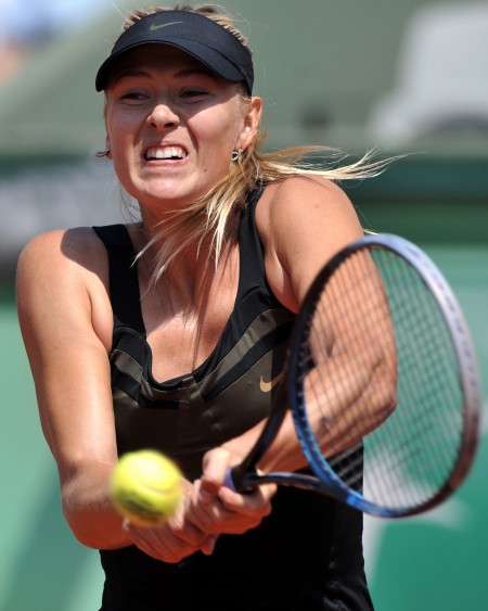 开云足球直播 - 莎拉波娃在曼联比赛中问鼎冠军，逆转引发热议！